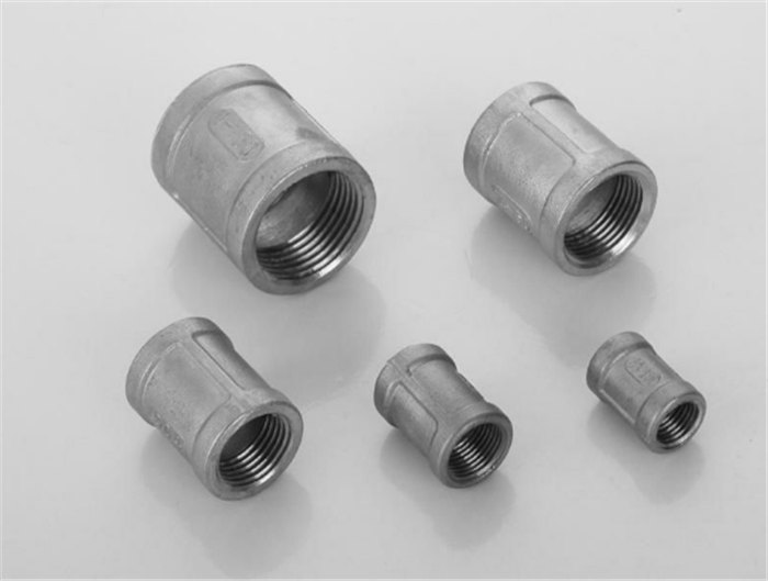 Stainless steel threaded cast fitting